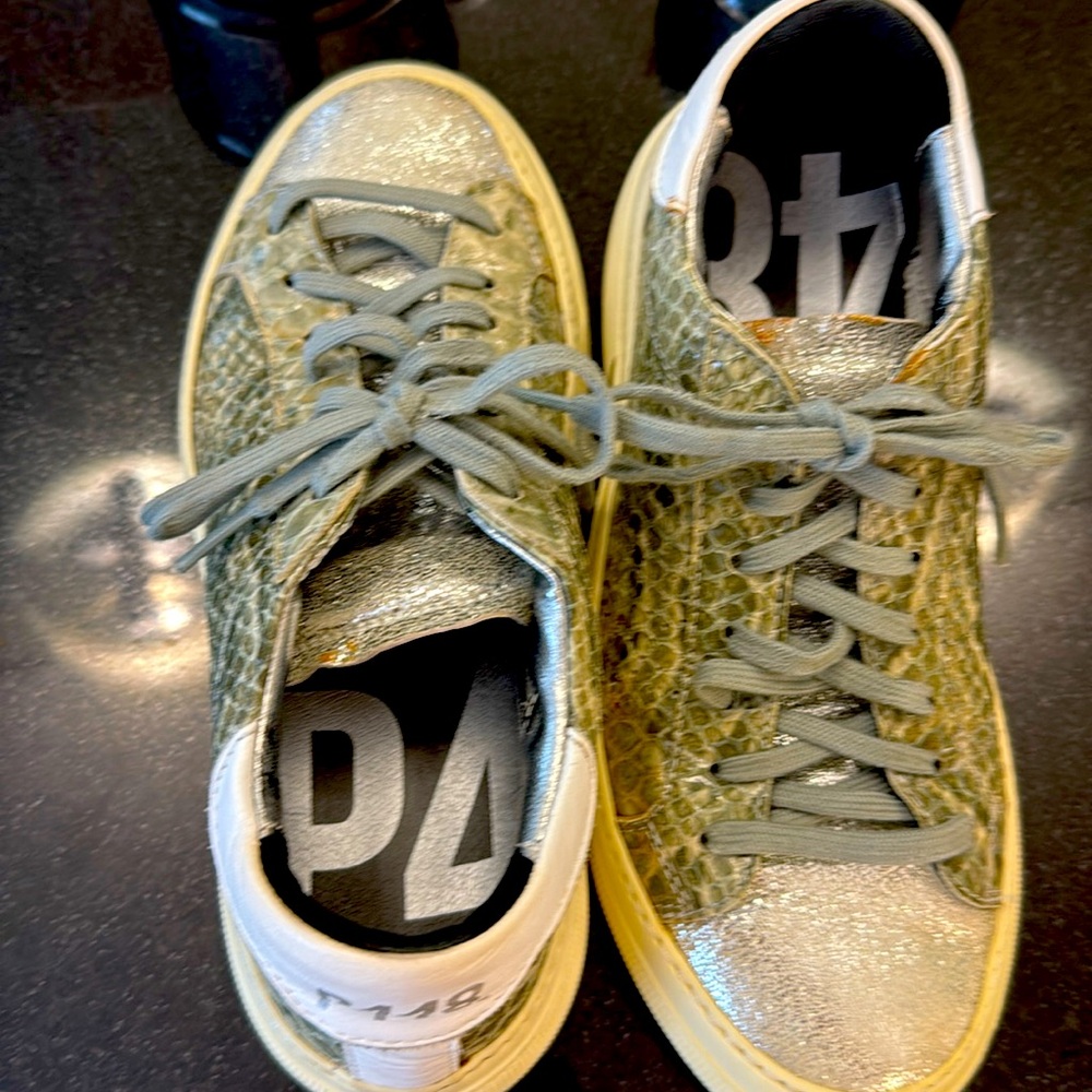 P448 like new platform sneakers